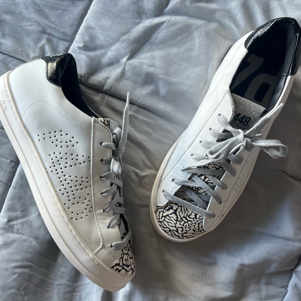 P448 John low top sneaker like new women’s 8.5